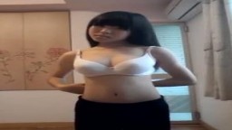 Cute Chinese Girl Show Her Body