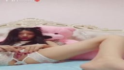 Pretty Chinese Camgirl Plays with her Fat Pink Pussy